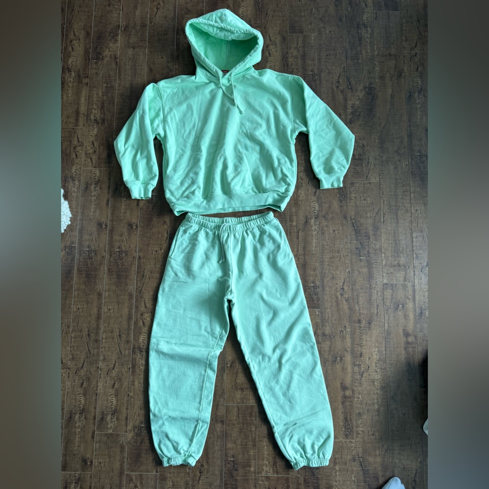 Aritzia TNA Light lime green extra fleece SWEATSUIT
